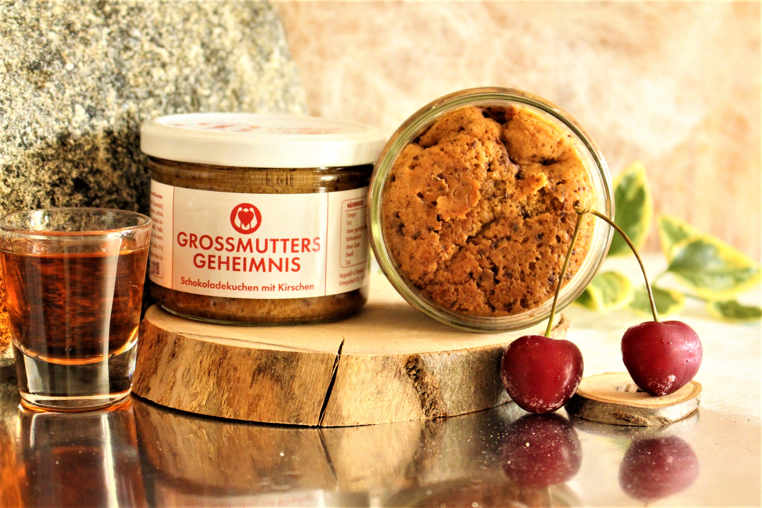 Händler - Großmutters Geheimnis
Schokolade Nusskuchen mit in Wodka eingelegten Weichseln - Großmutter`s Geheimnis